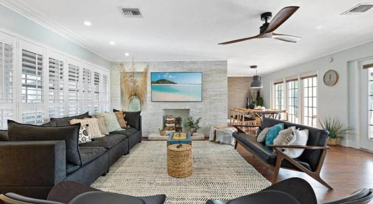 Vacation home with pool — photo 3