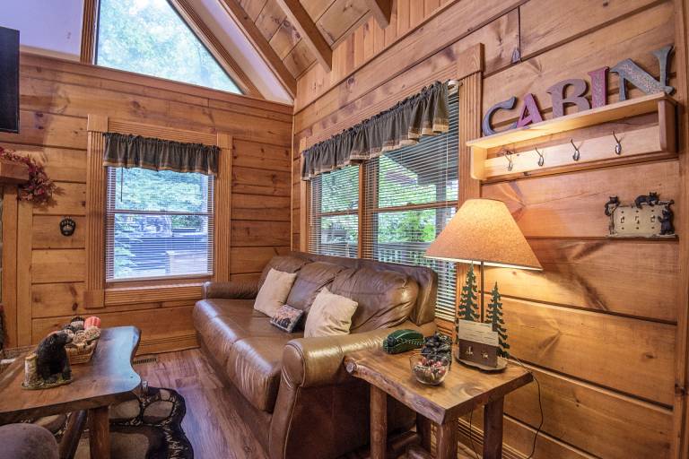 Family-oriented cabin with hot tub, pool & grill | Mountain view | Pets are welcome — photo 5
