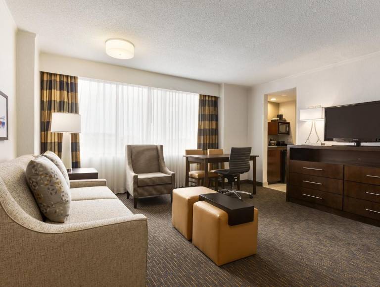Embassy Suites by Hilton Baltimore at BWI Airport — photo 2