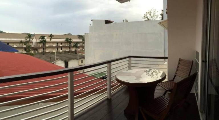 Rental apartment with pool & patio — photo 5