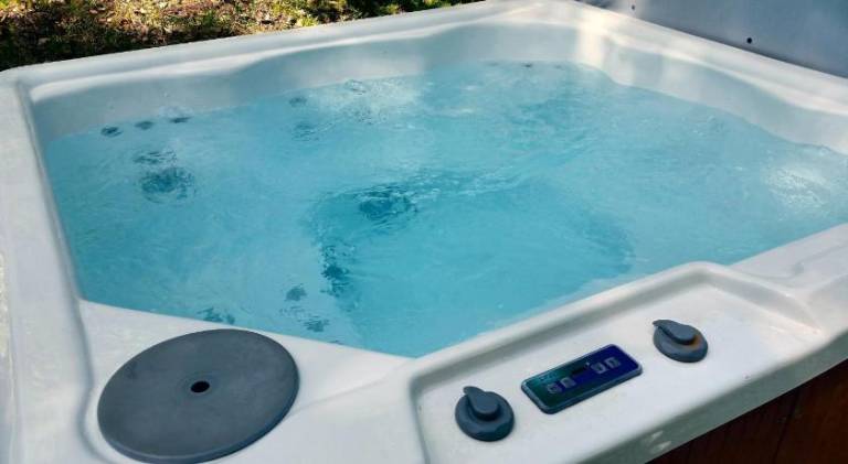 House with jacuzzi | Pets are welcome — photo 5