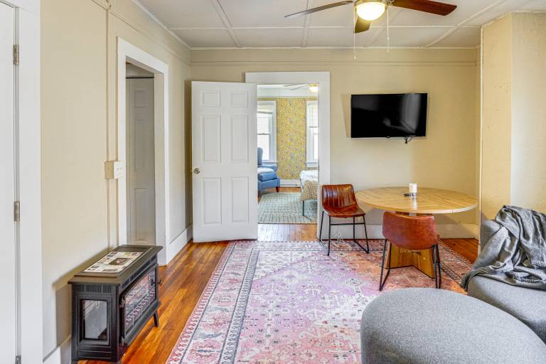 Walk to Dtwn Hudson: Cozy Upstate Apartment — photo 4