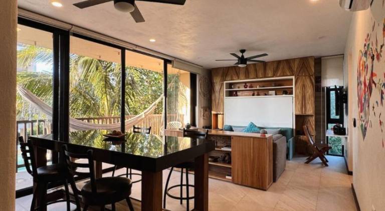 Artistic Loft Steps from the Beach with Pool View — photo 3