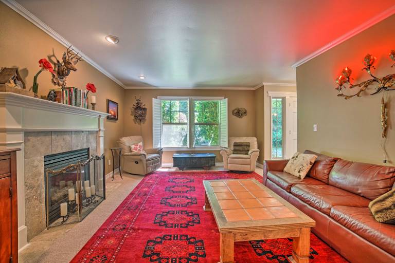 Beautiful Wine Country Home w/ Hot Tub & Lake View — photo 3