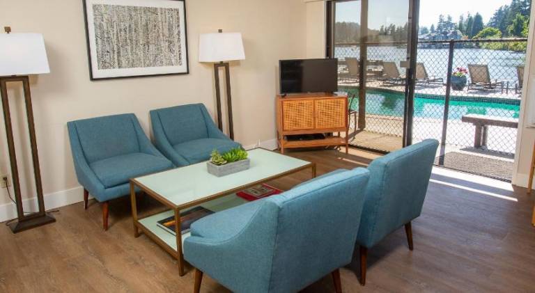 Lakeshore Inn — photo 3