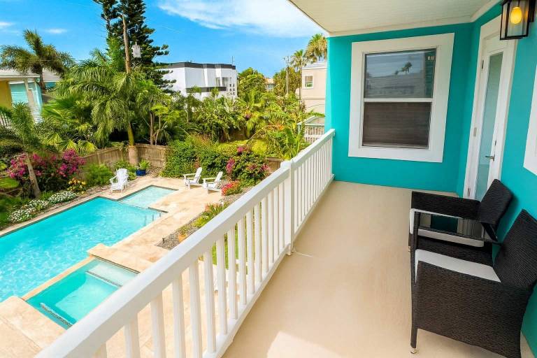 " Upscale & Spacious Home " Renovated " Pool " — photo 5