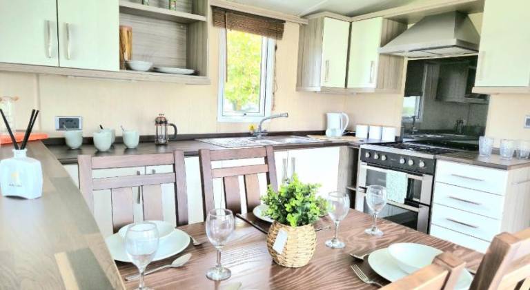 Lovely Caravan With Decking At Cherry Tree Park Norfolk Ref 70724C in Great Yarmouth