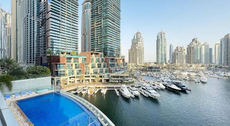 Rental apartment with patio & private pool — photo 4