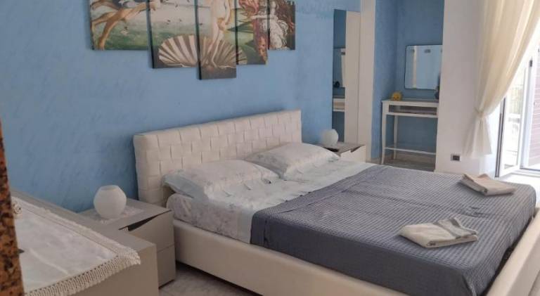 Holiday apartment with 2 rooms for 4 persons in Bari