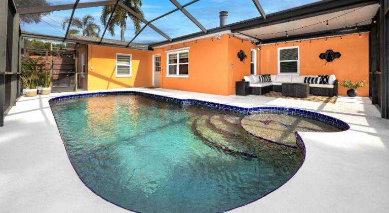 Wonderful vacation home with pool | Pets allowed in Clearwater Beach, FL