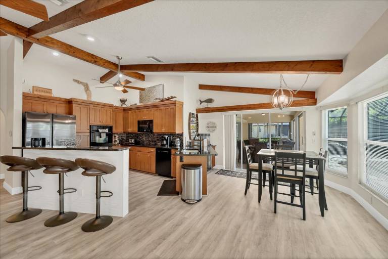 Punta Gorda 3-Bedroom Canalfront Vacation Home with Dock — photo 3