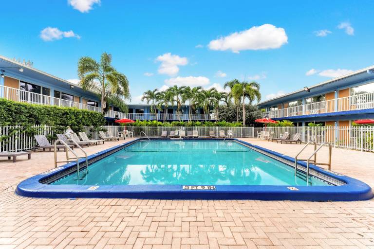 Rodeway Inn & Suites Fort Lauderdale Airport & Cruise Port — photo 2