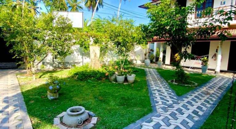 Dinu Lanka Resort
