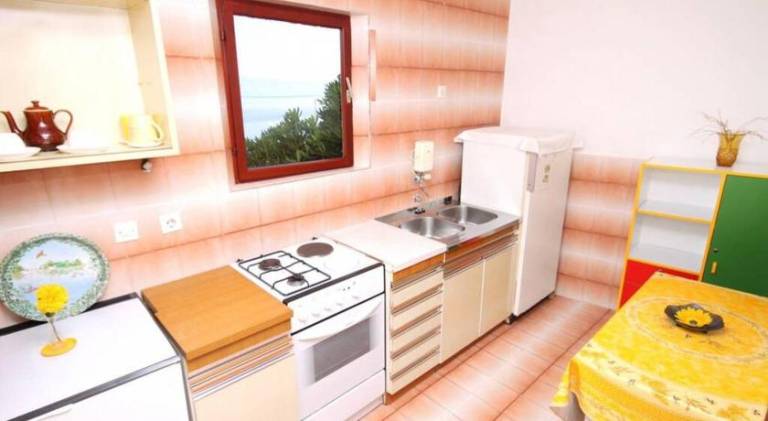 Rental apartment with patio & yard — photo 4