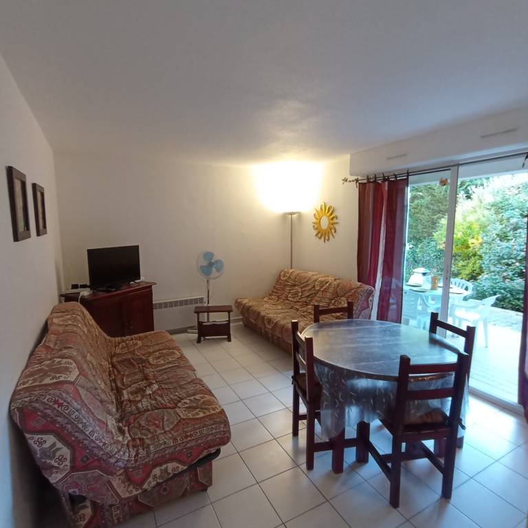 Rental apartment with patio & barbeque | Close to the beach | Dogs allowed — photo 2