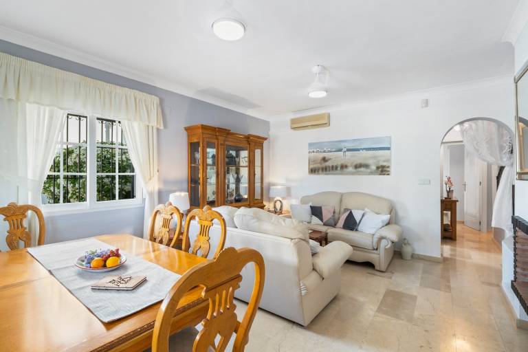 Fully equipped beautiful vacation home with terrace, fast internet & pool | Pet-friendly — photo 4