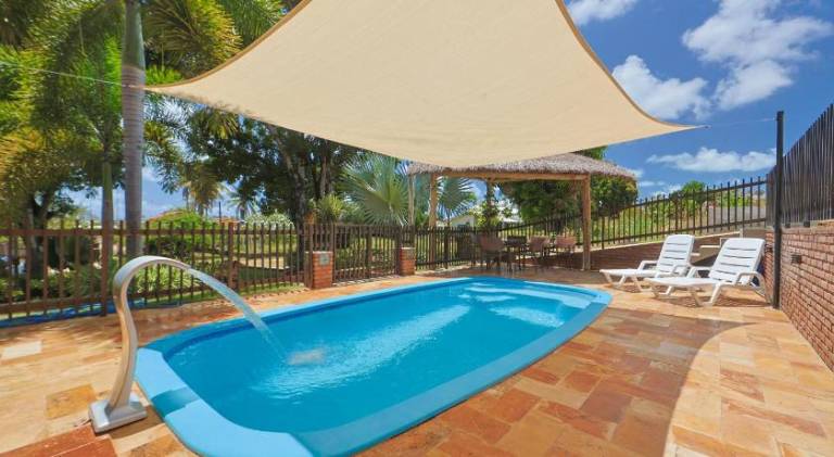 Vacation home with pool — photo 2