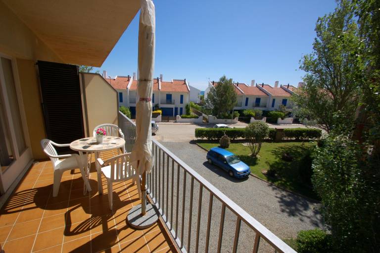 Holiday apartment with patio & garden — photo 2