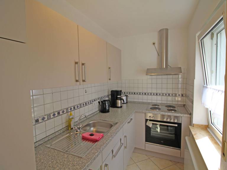 Apartment with terrace, BBQ & yard — photo 3