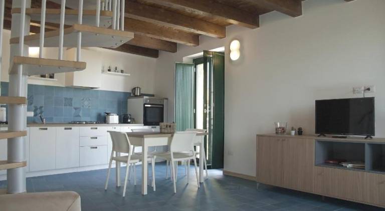 Rental apartment with patio — photo 4