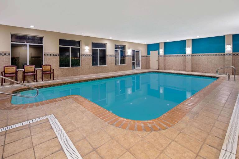 La Quinta Inn & Suites by Wyndham Corpus Christi-N Padre Isl — photo 5