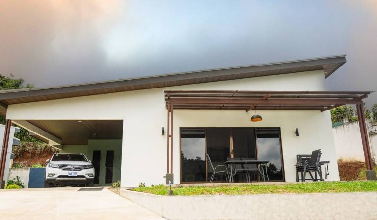 Family-friendly house with yard & grill | Dogs allowed — photo 2