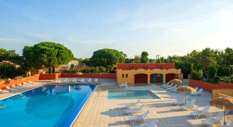 Pleasant serviced apartment with garden, patio & pool | Dogs allowed — photo 2