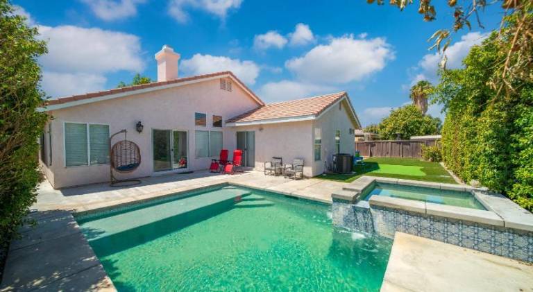 House with pool & hot tub | Pets are welcome — photo 3