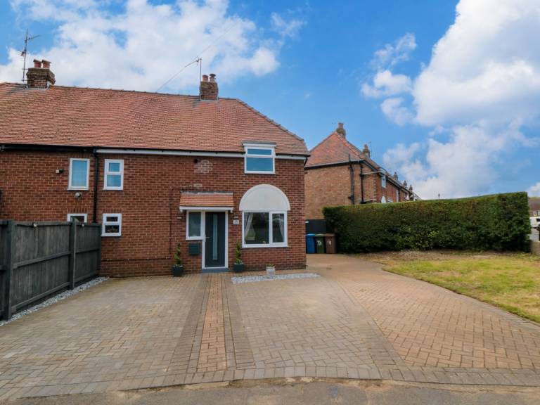Cottage with jacuzzi & garden | Beach view in Bridlington