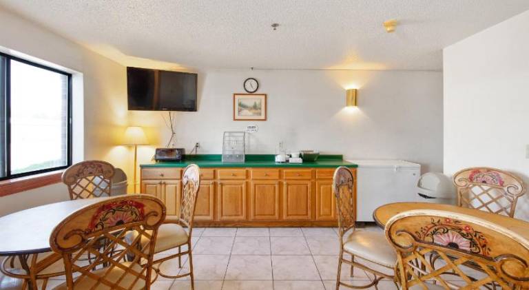 OYO Hotel Portage I-94 — photo 5