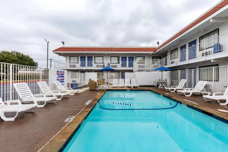 Motel 6 North Richland Hills, TX — photo 2