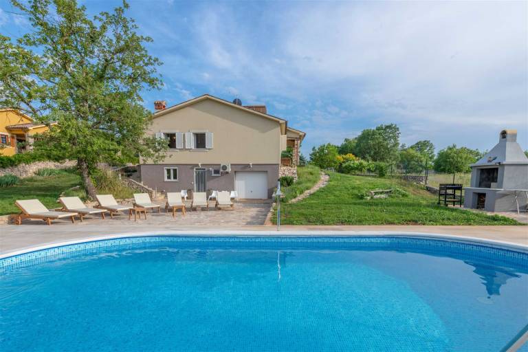 Villa with garden, pool & terrace | Pool view — photo 4