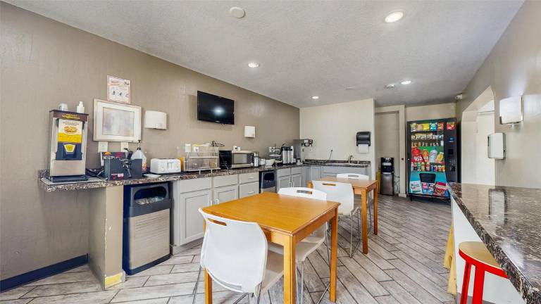 Red Lion Inn & Suites Olathe Kansas City — photo 2