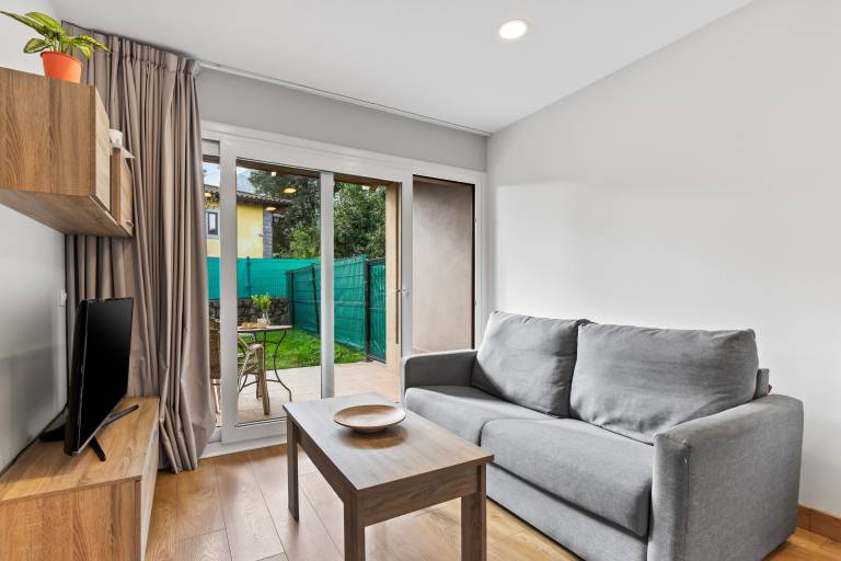 Rental apartment with terrace & garden | Garden view — photo 4