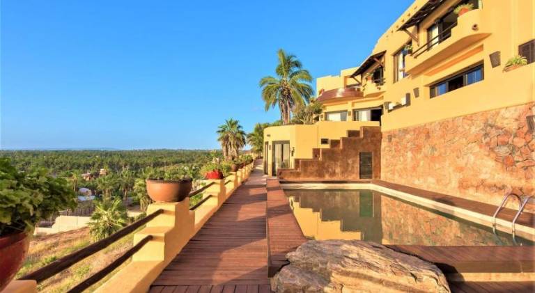 Villa with pool & hot tub — photo 4