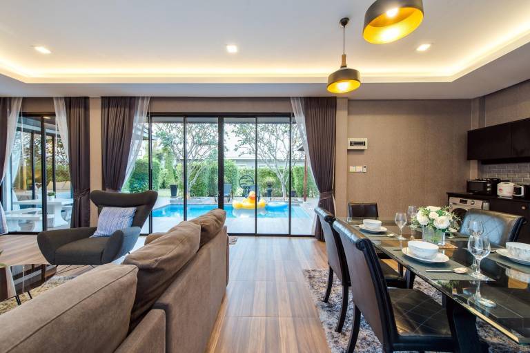 Villa with yard, pool & barbeque | Suitable for remote work | Pets allowed — photo 5