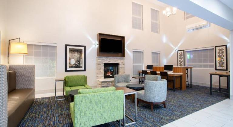 Holiday Inn Express and Suites Lincoln City By IHG — photo 2