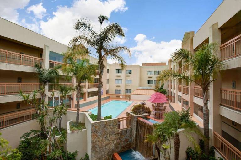 Ramada by Wyndham Hawthorne LAX LA Stadium
