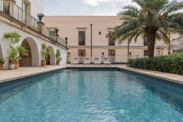 Holiday apartment with pool, patio & garden in Nardò