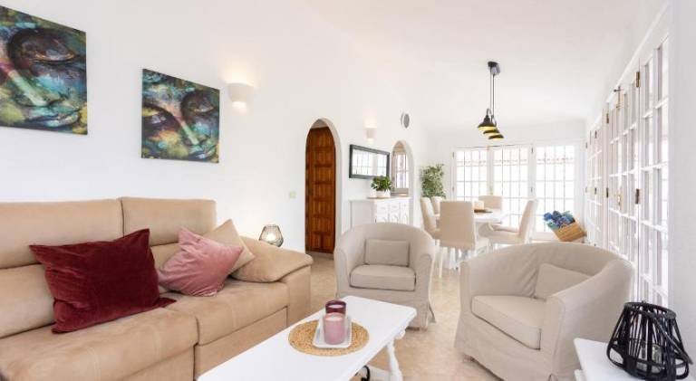Fully equipped ample villa with private pool, patio & yard | Beach nearby | Pets are welcome — photo 2