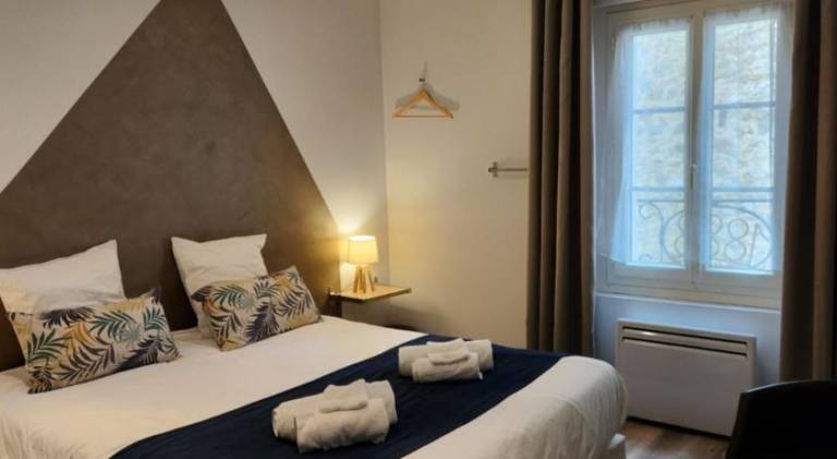 Chambres privees a Hautvillers, berceau du champagne avec salle de bain et toilettes incluses in Reims