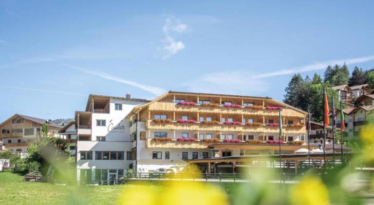 Hotel Condor in Marebbe