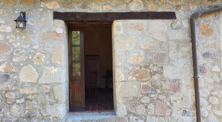 Rental apartment with barbeque & yard — photo 3