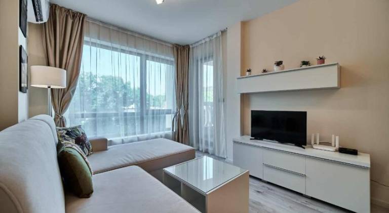 Apartment with patio, private pool & yard | Suitable for remote work — photo 2