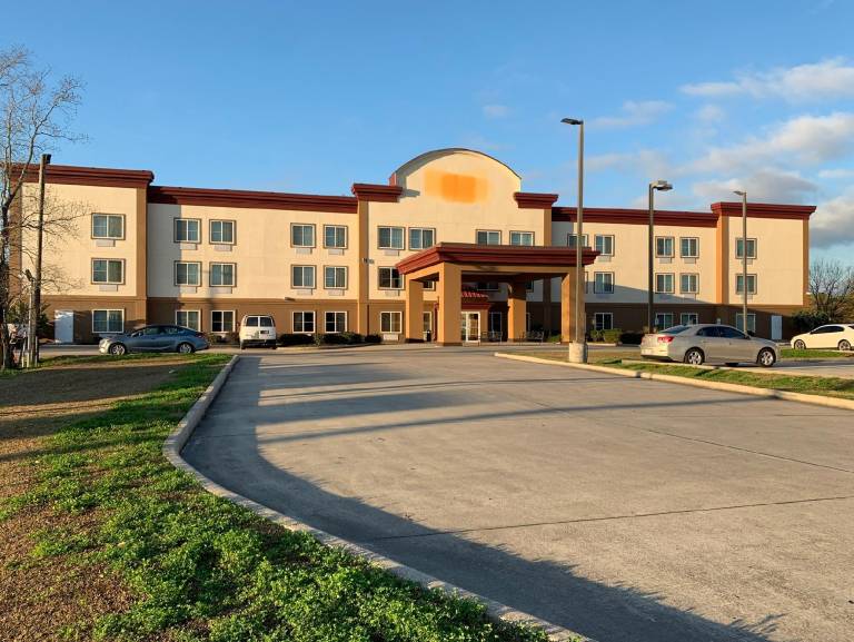 Saffron Inn & Suites in Houma, LA