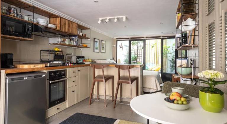 Apartment with patio in Puteaux