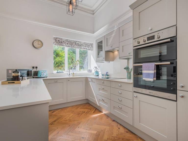 Cottage with terrace & garden | Water view — photo 4