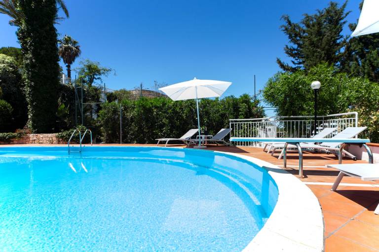 Fully equipped wonderful villa with yard, terrace & private pool | Dogs allowed — photo 2