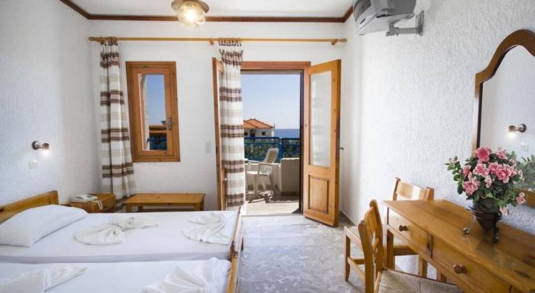 Pleasant serviced apartment with pool, garden & patio | Close to the beach | Pets are welcome — photo 2