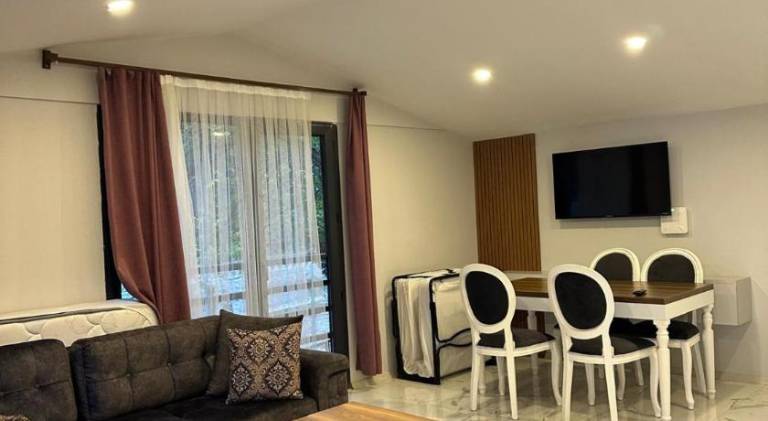 Serviced apartment with terrace & garden | Dogs allowed in Caykara